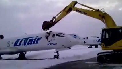 Un employé de l'aéroport détruit un jet !