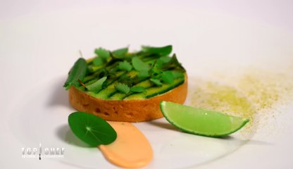 Tourte d'œuf de cabillaud mi- fumée et concombre