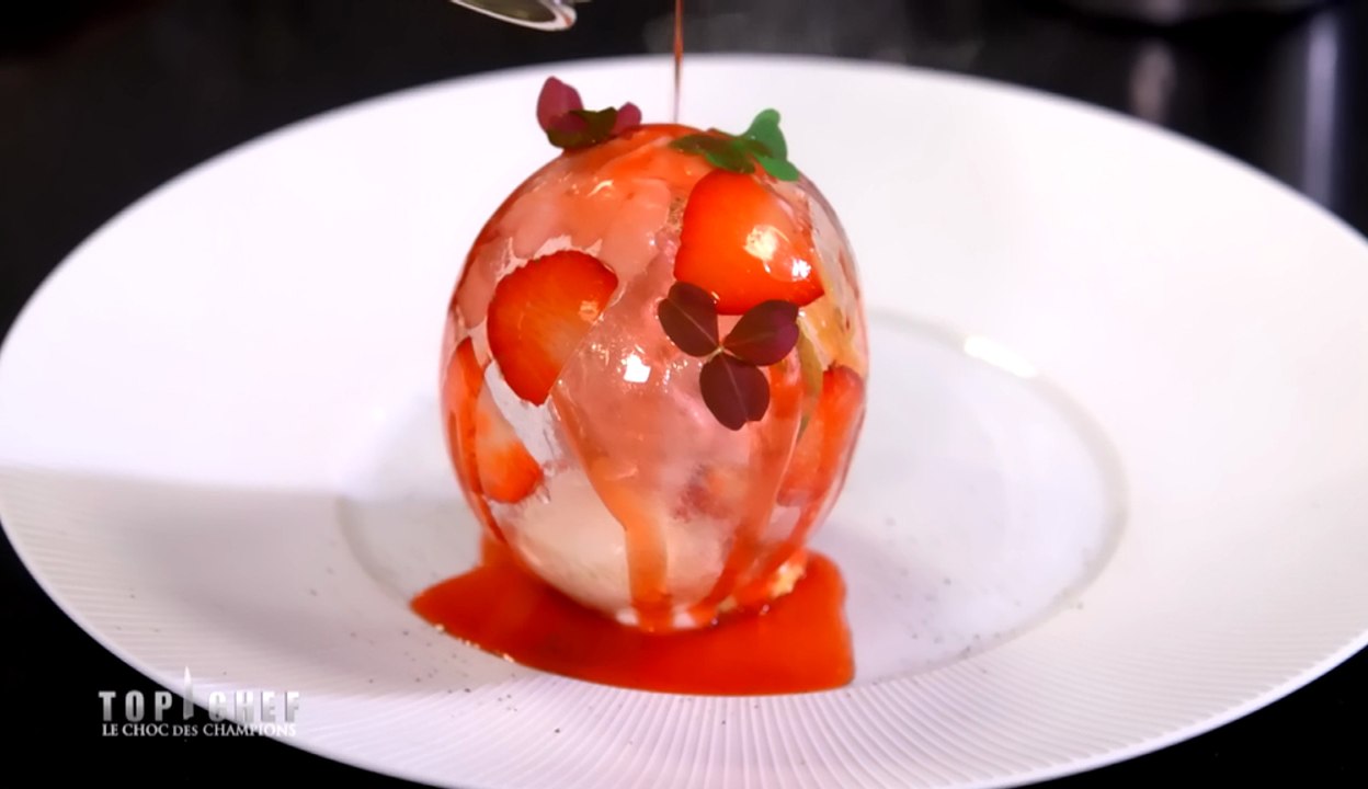 Bulle en sucre et déclinaison de fraises par Jean-François Piège