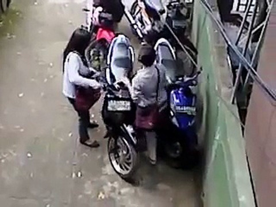 Punya Motor Tapi Ga Bisa Parkirnya