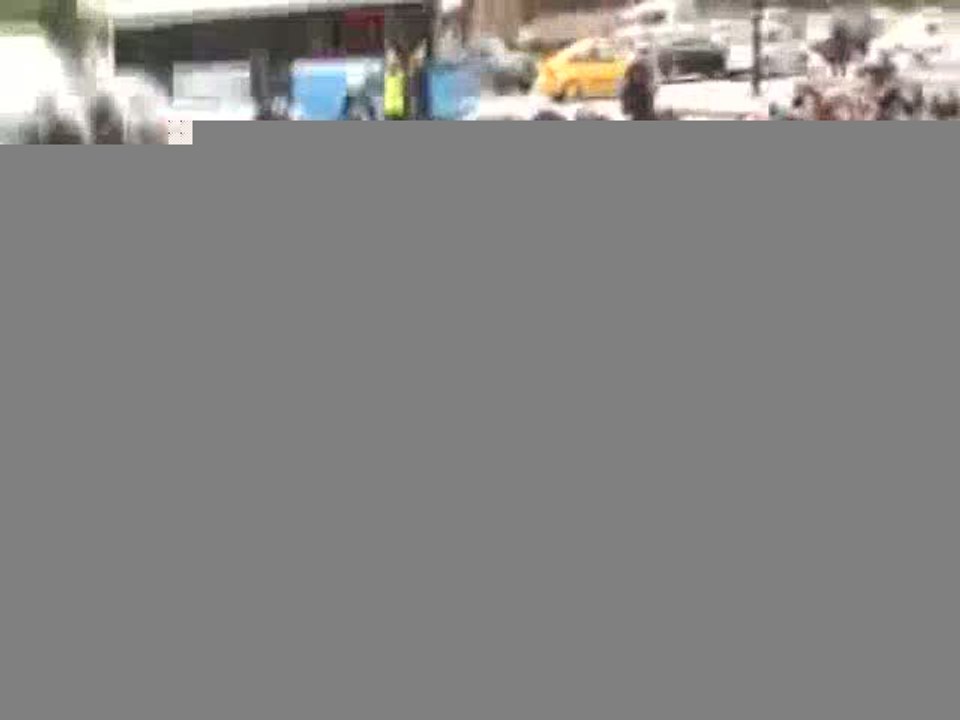 Meclis önünde biber gazlı polis müdahalesi