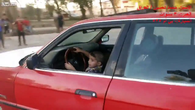 Faire conduire son fils de 3 ans - Parents complètement tarés