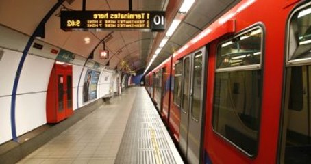 Metroda Cinsel İlişki Olayından 24 Saat Sonra Tuvalet Skandalı Yaşandı