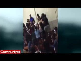 Arkadaşlarına kopya vermeyen öğrenciye tekme tokat saldırı