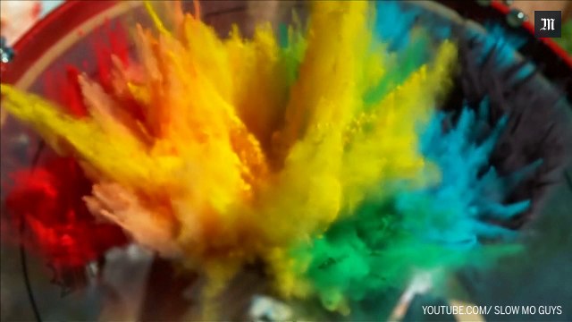 Une projection de pigments filmée au ralenti ravi les internautes