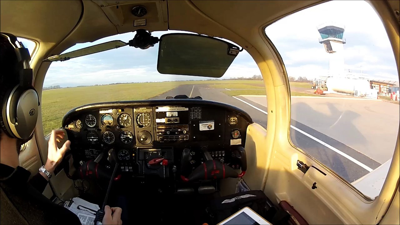 Vol integrale entre l'aerodrome de Roanne et Ambert en Piper PA38