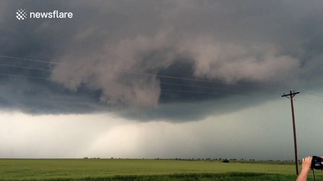 Awe-inspiring rotating wall cloud forms over Kansas, USA