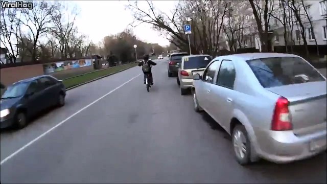 Quand tu te prends une barre de fer dans la roue en moto. Grosse gamelle