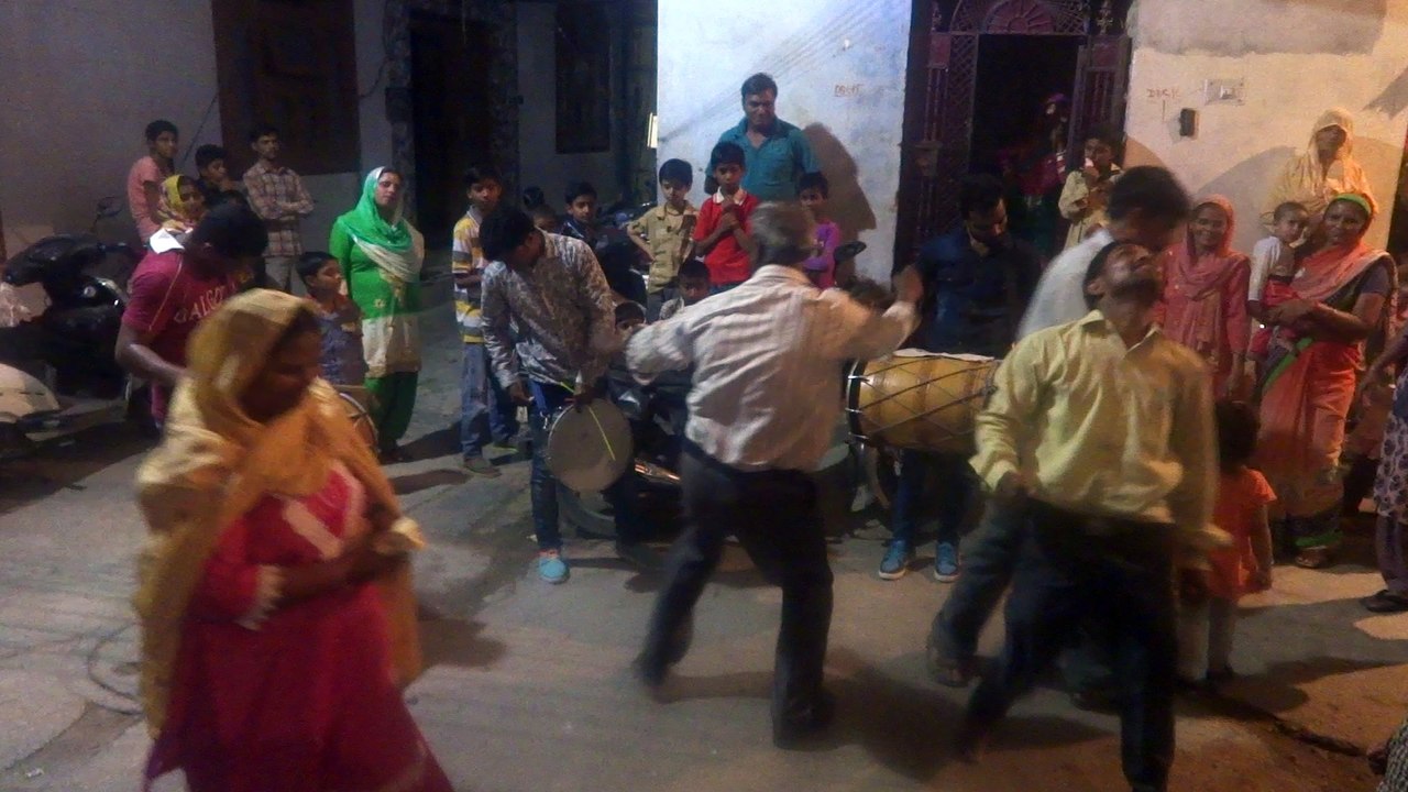 INDIAN MARRIAGE DANCE-FUNNY