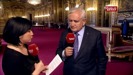 "Je pense que le ministre de la Défense fait bien son travail" explique Jean-Pierre Raffarin