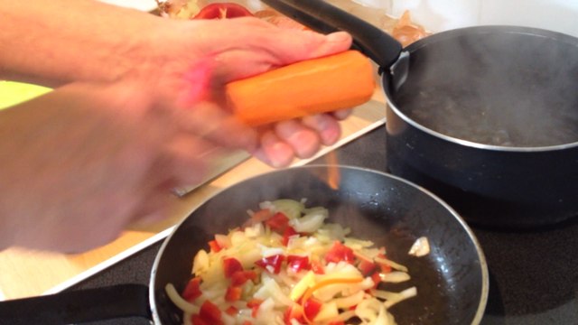 Martyn Harvey - cuisson des légumes et des nouilles