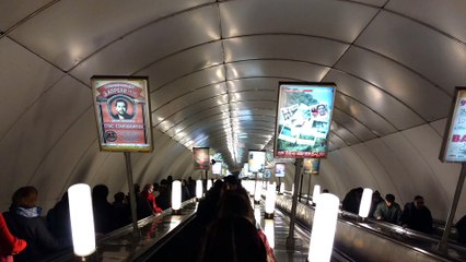 Moto X Play, тест камеры - На эскалаторе