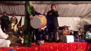 Rani-Taj-Dhol-With-Attaullah-Khan-Kameez-Teri-Kali-Punjabi-Song saraiki