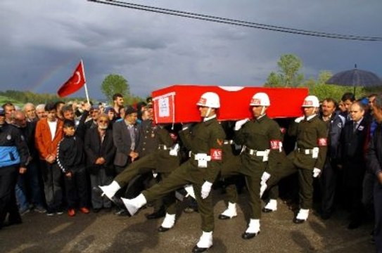 Uzman Onbaşı, Şehit Olmadan Önce Ailesinden Türk Bayrağı İstemiş