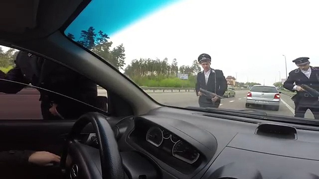 ШОК!! Русских в Киеве ..... средь бела дня