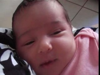 sourire furtif suivi d'un cri de souris 2mois