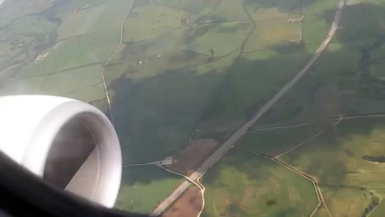Ryanair Boeing 737-800 Landing at Alghero Fertilia Airport from Bratislava
