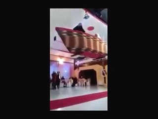 La graciosa caída de estos novios el día de su boda