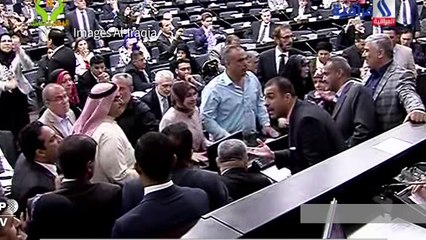L'Irak s'enfonce dans la crise: chaos au Parlement