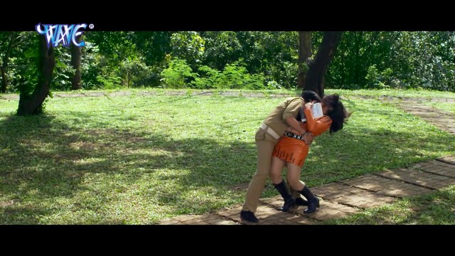 HD काट के खाई की चाट के - Bhojpuri Hot Comedy Sence - Kallu Ji - Ek Laila Teen Chaila