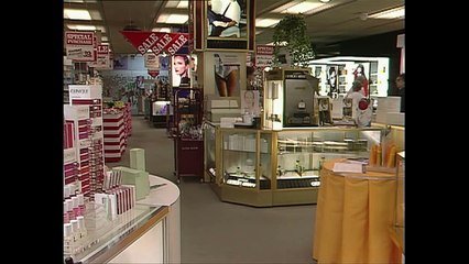 مستر بين - التسوق لشراء مستلزمات التجميل