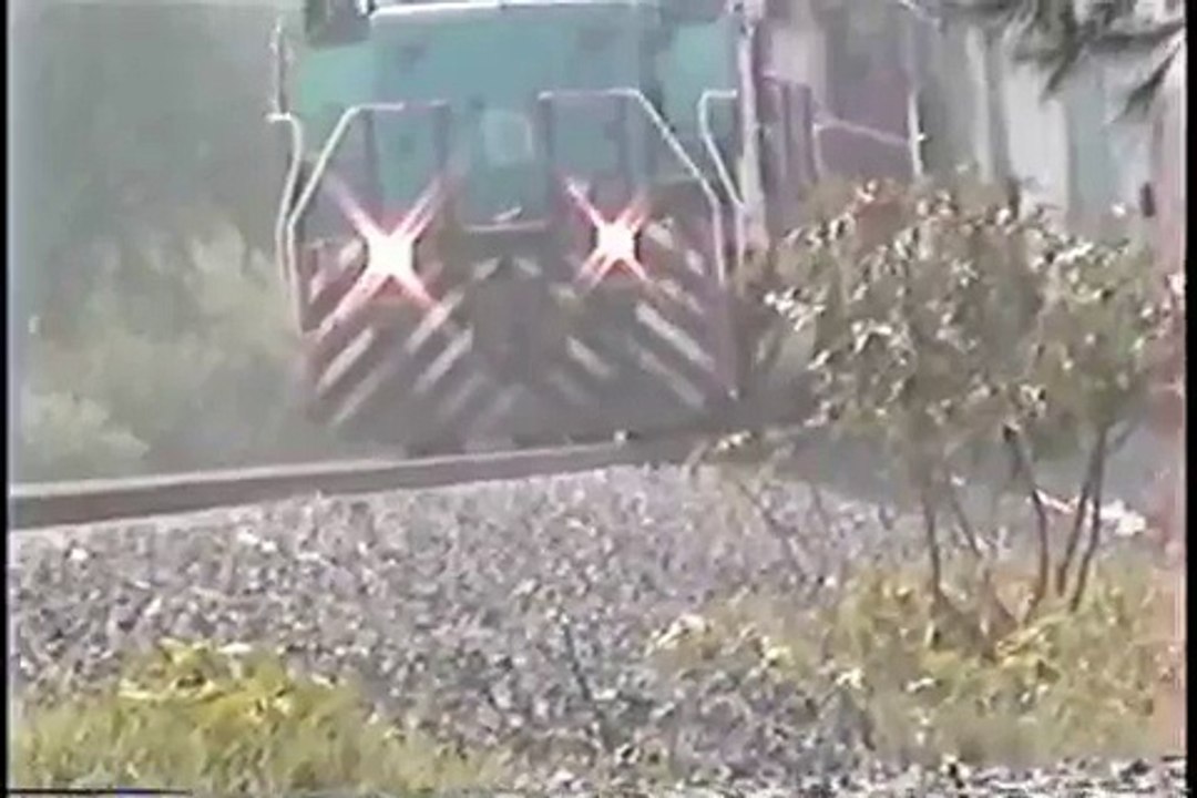 Ferromex 3139 train vs local stupid truck dirver!!!!!!!