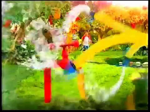 Comercial Cajita Feliz McDonalds Colombia 2010