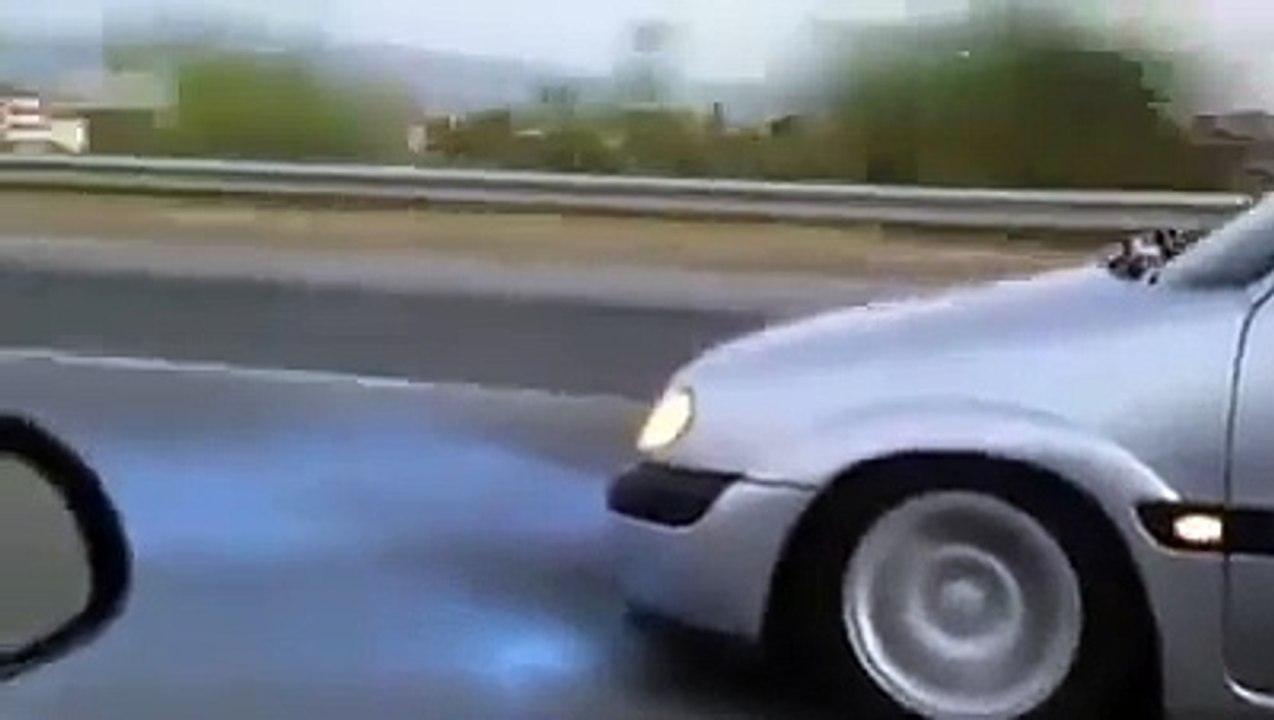 Peugeot 106 gti vs Citroen Saxo vts Rolling