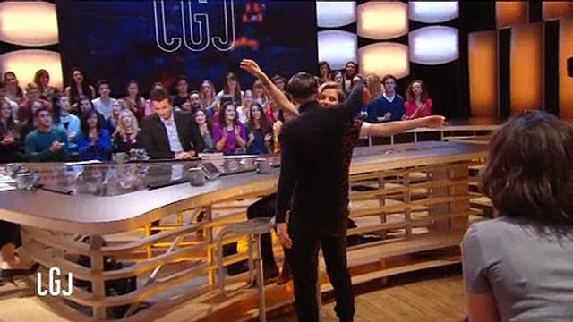 Les retrouvailles entre Jeremy Chatelain et Emma Daumas dans Le grand journal - Regardez