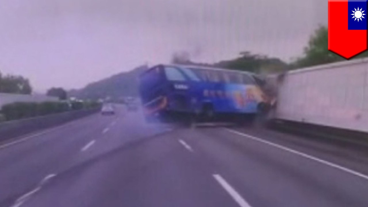 Video shows bus crash on highway, killing one and injuring dozens in Taiwan