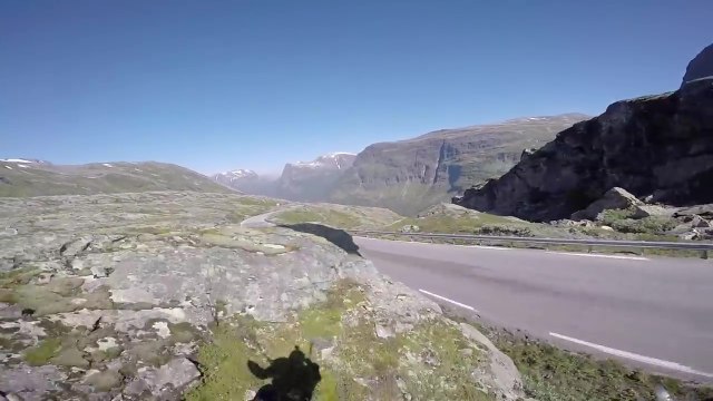 Un parapentiste amateur se crash dans des rochers au moment de l'atterrissage