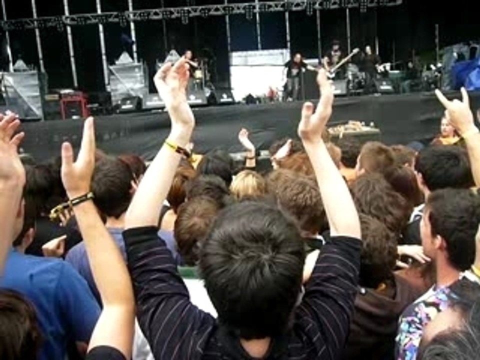 billy talent bbk live 2007 "devil in a midnight mass" pogo!!