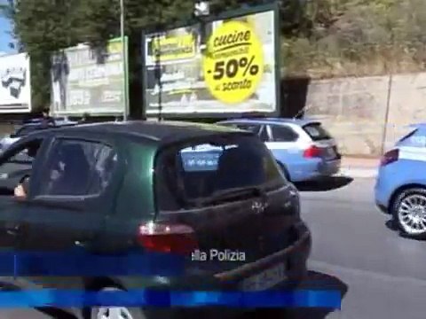 Antiterrorismo elicottero della Polizia e pattuglie su strada