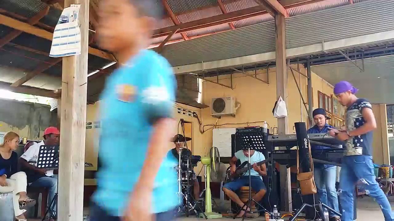 ប្លែកៗ លោក យុទ្ធសាវី ប្ដូពីកំប្លែងមកច្រៀងម្ដង
