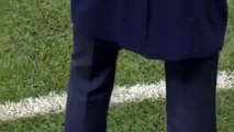 Zidane craque (encore) son pantalon - Zidane rip his pants again