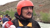 Erzincan - Rektör Öğrencilerle Rafting Yaptı