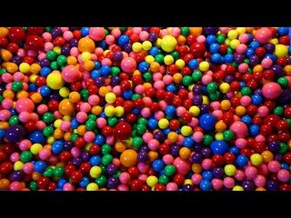 SURPRISE TOY | Angry Birds Space Surprise Toy found inside a candy ocean!