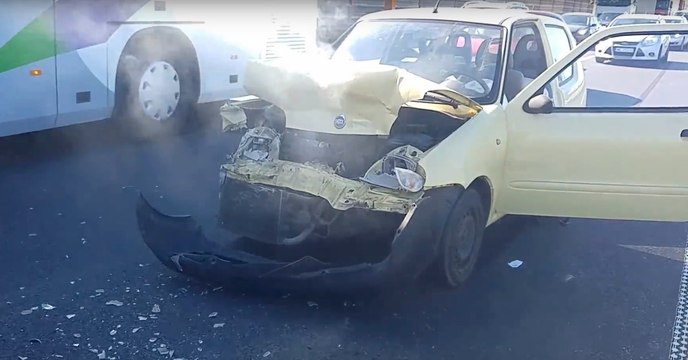 O que acontece quando um FIAT choca na traseira de um VOLVO