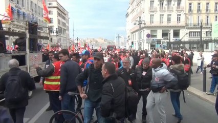 Les jeunes manifestent (encore) contre la loi Travail