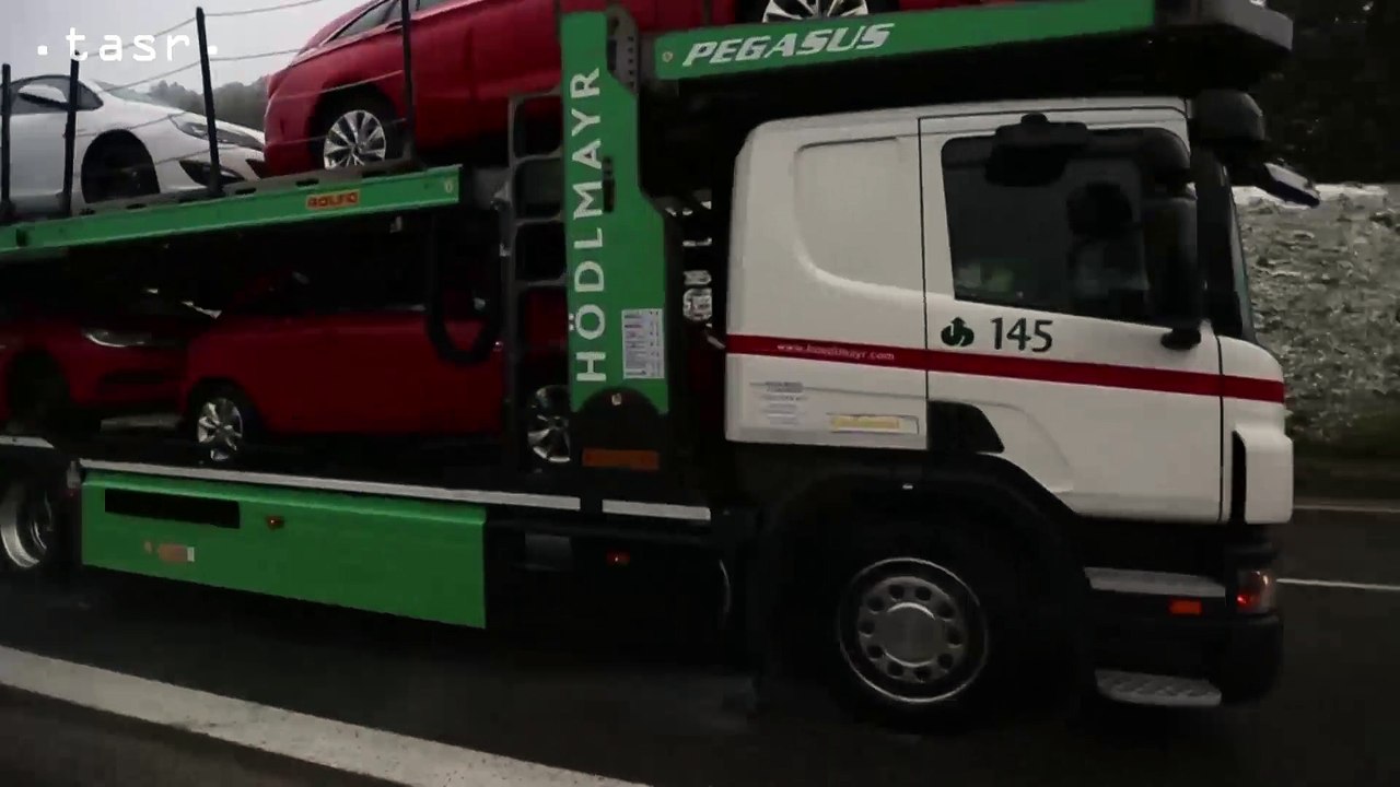 Dopravnú situáciu na horskom priechode Donovaly ovplyvňuje sneženie