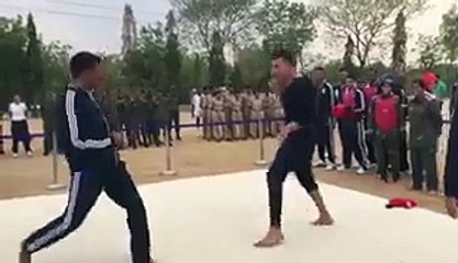Akshay Kumar Fights With Indian Army Officer 2016