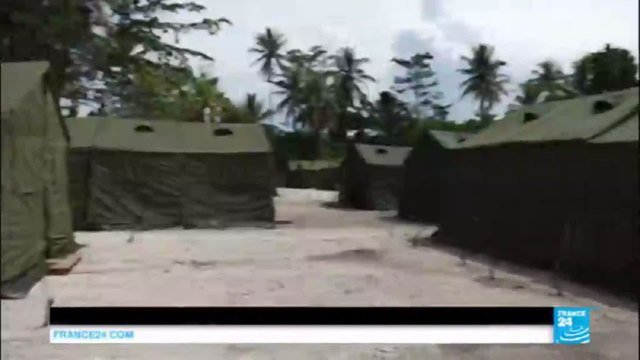 Australia migrants: Fate of hundreds of asylum-seekers hangs in balance