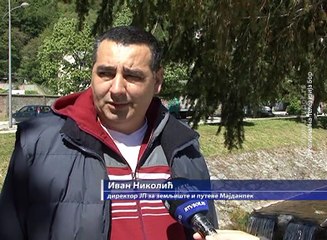 Krpljenje udarnih rupa u Majdanpeku, 27. april 2016. (RTV Bor)