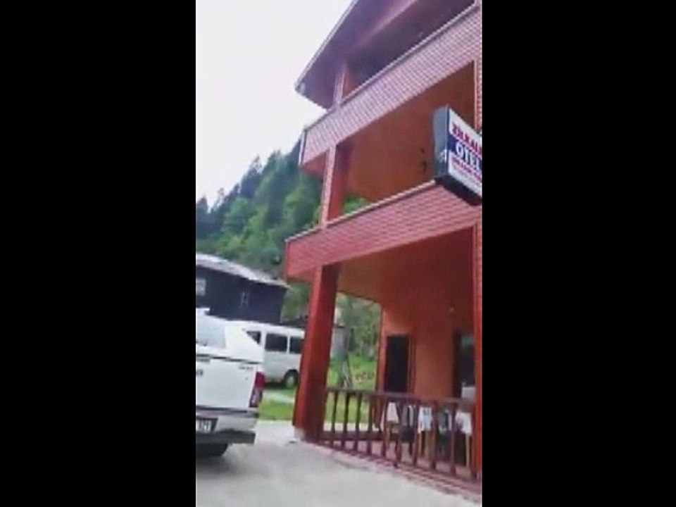 Zil Kale Otel-Aile Restaurant-Çamlı Hemşin-Yaylanın çimenine-(Kol bastı)Safiye UZUN