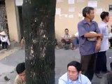 17 máy ủi đang cưỡng chế, 300 nông dân Văn Giang biểu tình tại Bộ TNMT