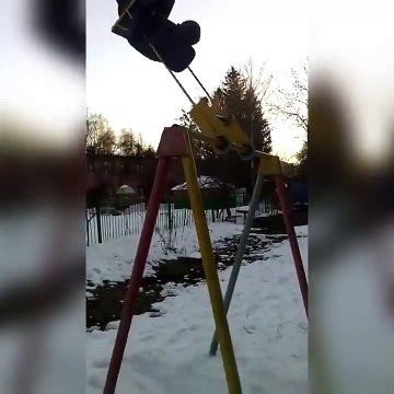 Faire des looping sur une balançoire c possible