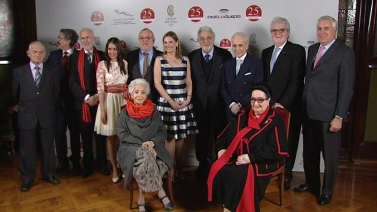 La revista "Ópera Actual" reúne a varias generaciones de estrellas para celebrar sus bodas de plata