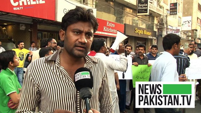 Affected people of Muhafiz Garden Society protesting at DHA Karachi