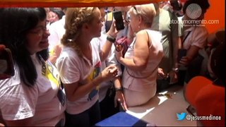 Linlian Tintori estampo su firma para revocar a Maduro