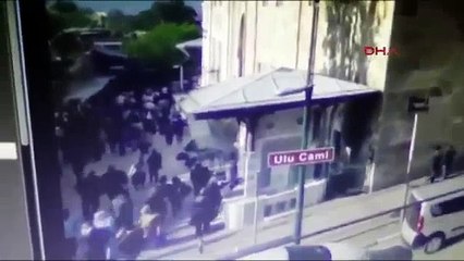 حصري : لحظة إنفجار قنبلة بورصة قتيل و 17 جرحى